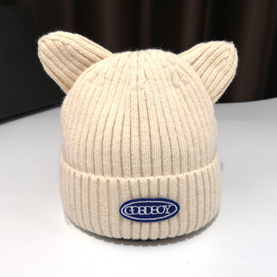 Kötött női sapka 3D elemmel több színben