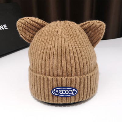 Kötött női sapka 3D elemmel több színben