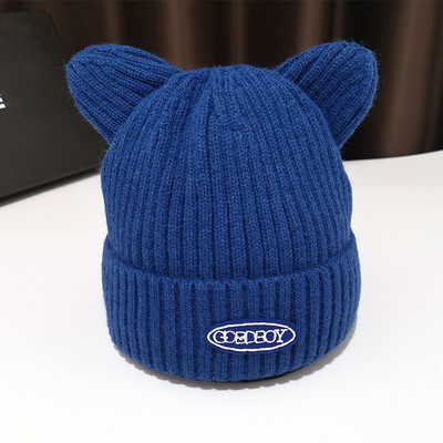 Kötött női sapka 3D elemmel több színben