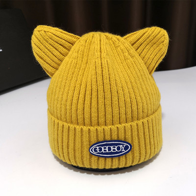 Kötött női sapka 3D elemmel több színben