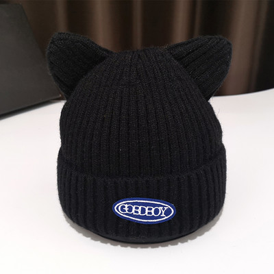 Kötött női sapka 3D elemmel több színben