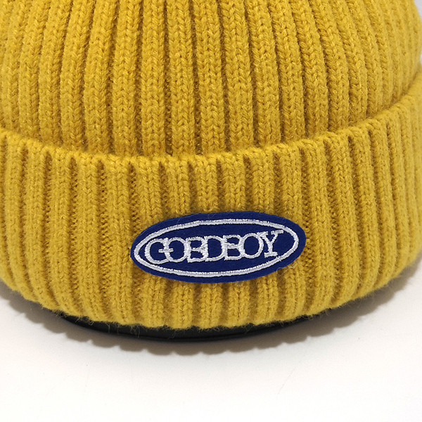 Kötött női sapka 3D elemmel több színben