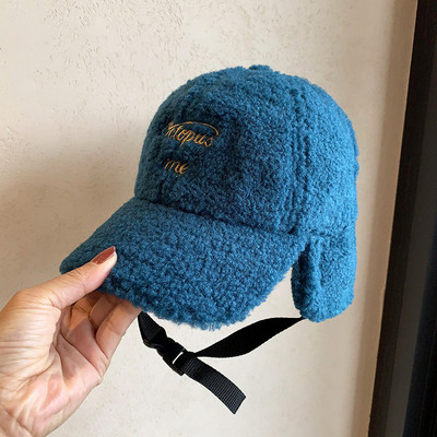 Női pehelysapka hímzéssel