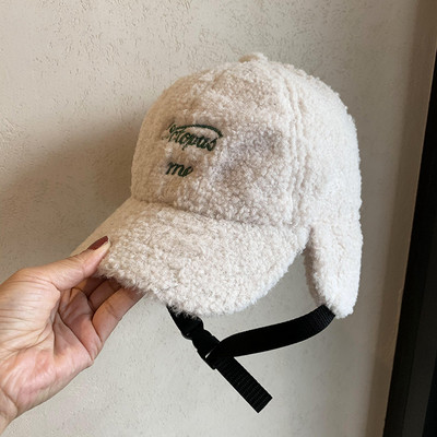 Női pehelysapka hímzéssel