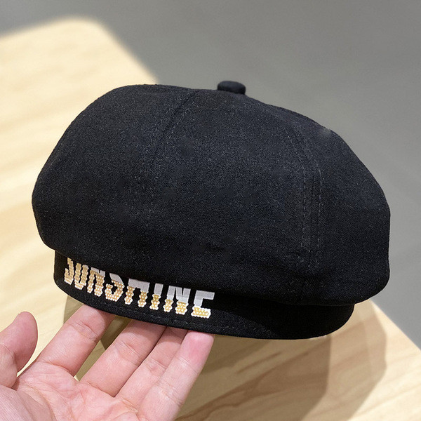 Női barett típusú sapka felirattal