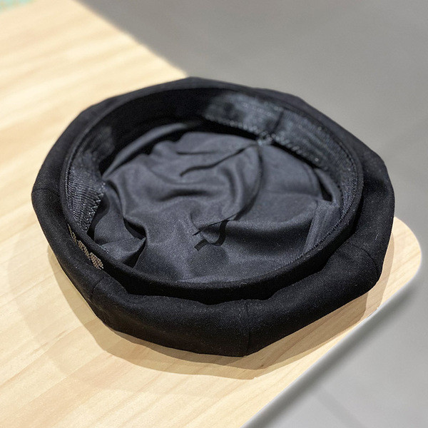 Női barett típusú sapka felirattal