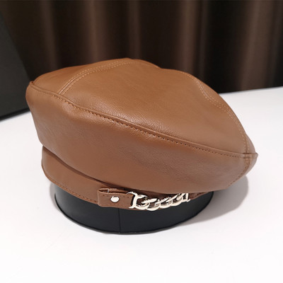 Bőr női barett típusú sapka fém díszítéssel