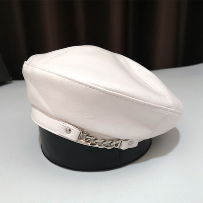 Bőr női barett típusú sapka fém díszítéssel