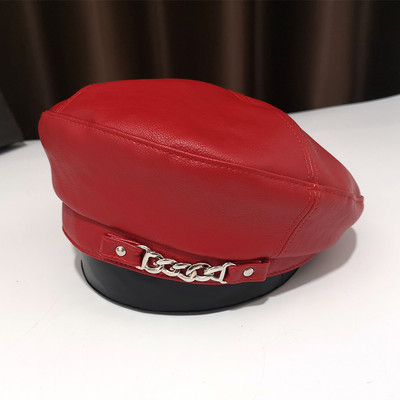 Bőr női barett típusú sapka fém díszítéssel