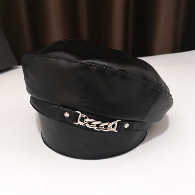 Bőr női barett típusú sapka fém díszítéssel