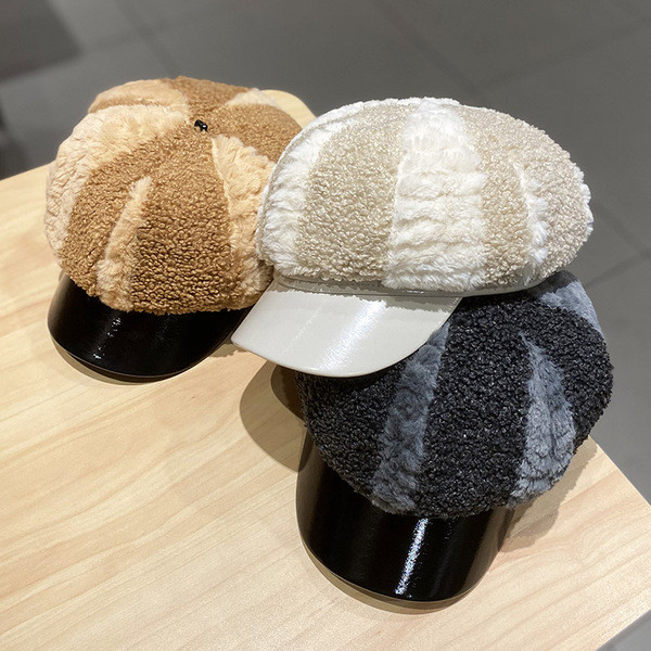 Mindennapi lefelé női kalap