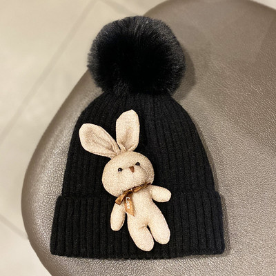 Kötött női sapka tollal és kiegészítővel