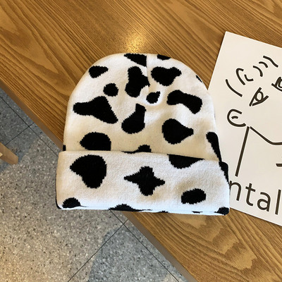 Alkalmi női téli sapka állatmintával