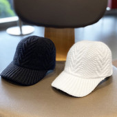 Kötött női sapka napellenzővel - több modell