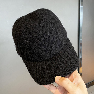 Kötött női sapka napellenzővel - több modell