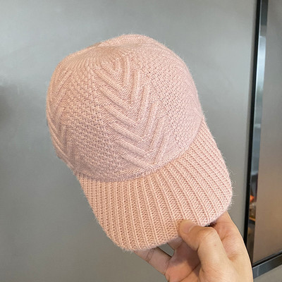 Kötött női sapka napellenzővel - több modell