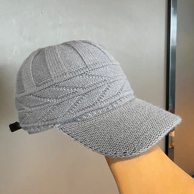 Kötött női sapka napellenzővel - több modell