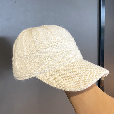 Kötött női sapka napellenzővel - több modell