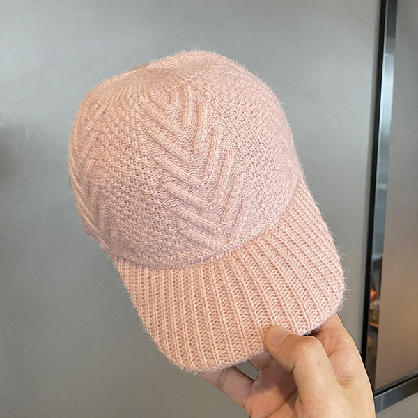 Kötött női sapka napellenzővel - több modell