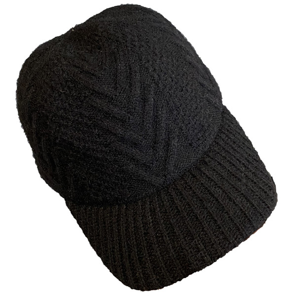 Kötött női sapka napellenzővel - több modell