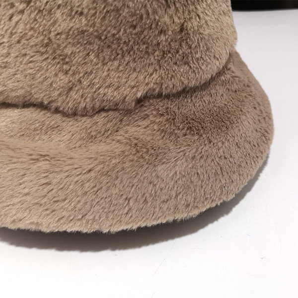 Télre alkalmas plüss női sapka három színben