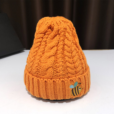 Kötött női sapka színes rátéttel