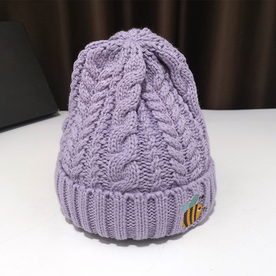 Kötött női sapka színes rátéttel