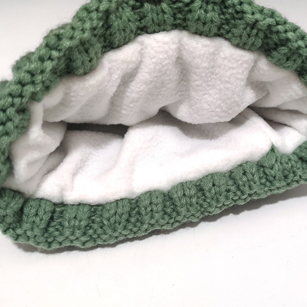 Kötött női sapka színes rátéttel