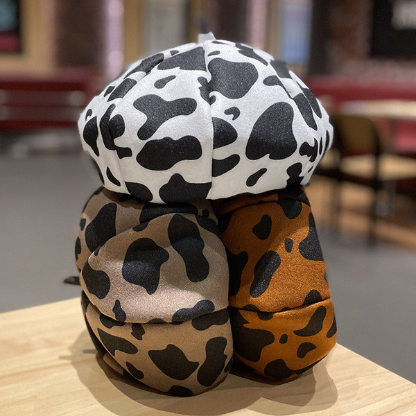 Női sapka leopárdmintás svájcisapka típussal