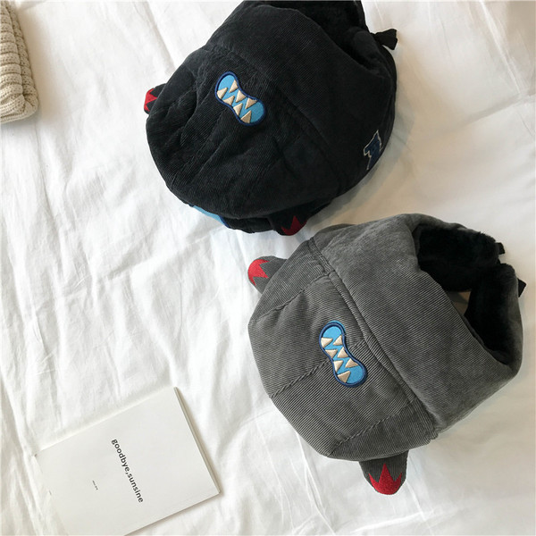 Süllyes sapka típusú, uniszex fülvédős modell