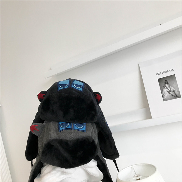 Süllyes sapka típusú, uniszex fülvédős modell