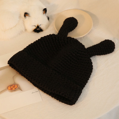 Alkalmi női kötött sapka 3D elemmel