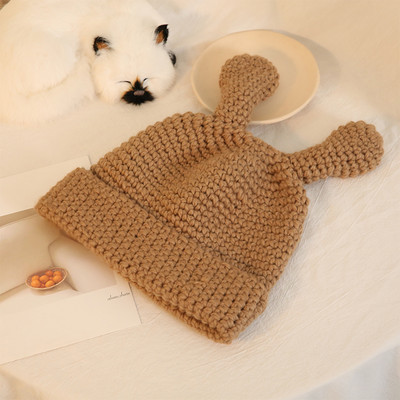 Alkalmi női kötött sapka 3D elemmel