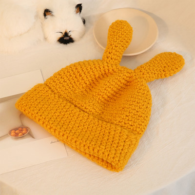 Alkalmi női kötött sapka 3D elemmel