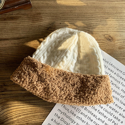 Alkalmi női kötött sapka pehelytal