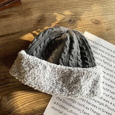 Alkalmi női kötött sapka pehelytal