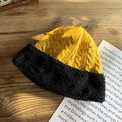 Alkalmi női kötött sapka pehelytal