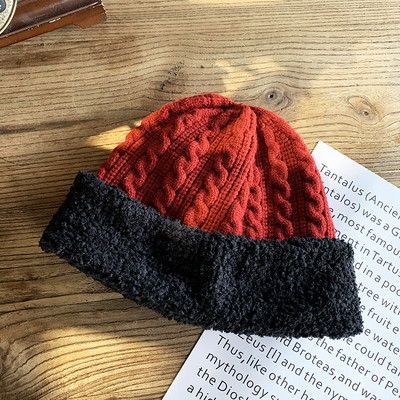 Alkalmi női kötött sapka pehelytal