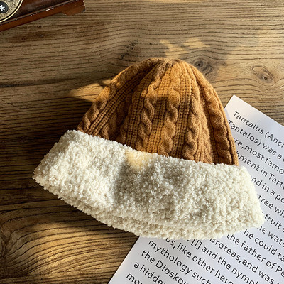 Alkalmi női kötött sapka pehelytal