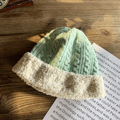 Alkalmi női kötött sapka pehelytal