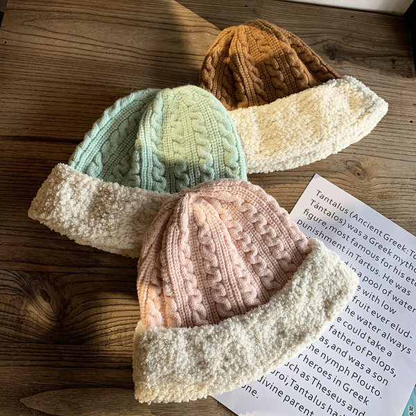 Alkalmi női kötött sapka pehelytal