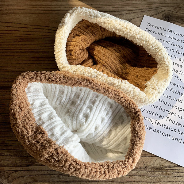 Alkalmi női kötött sapka pehelytal