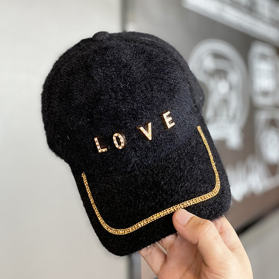 Modern női pehelykalap napellenzővel és felirattal