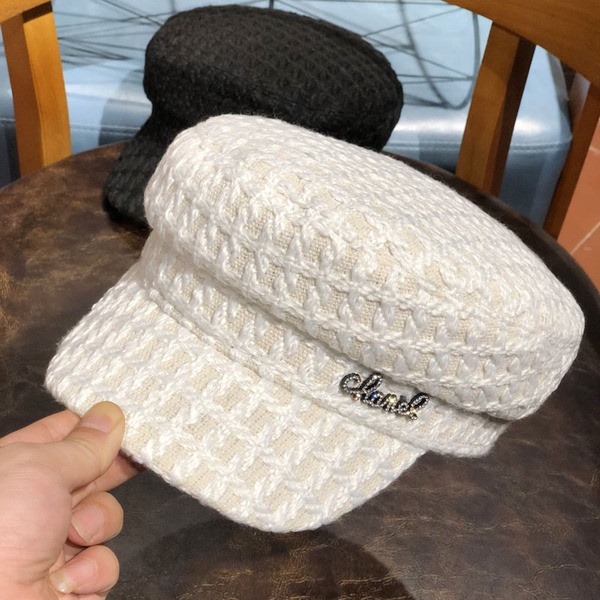 Modern női sapka típusú sapka felirattal