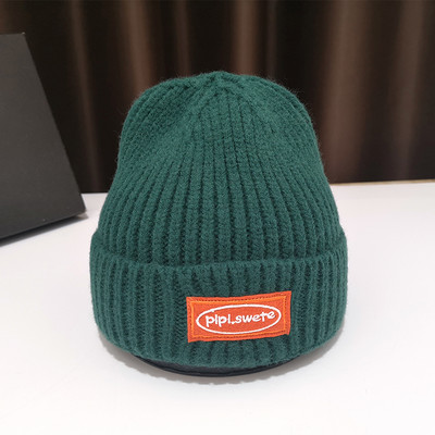 Női alkalmi kötött sapka emblémával