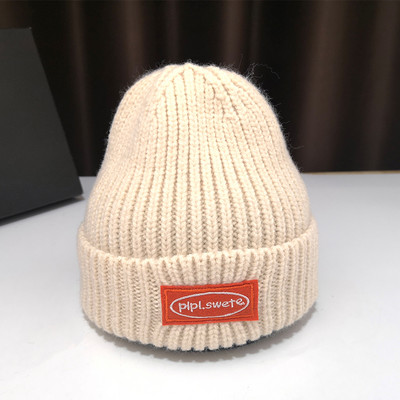 Női alkalmi kötött sapka emblémával