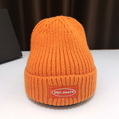 Női alkalmi kötött sapka emblémával