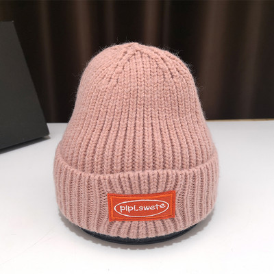 Női alkalmi kötött sapka emblémával