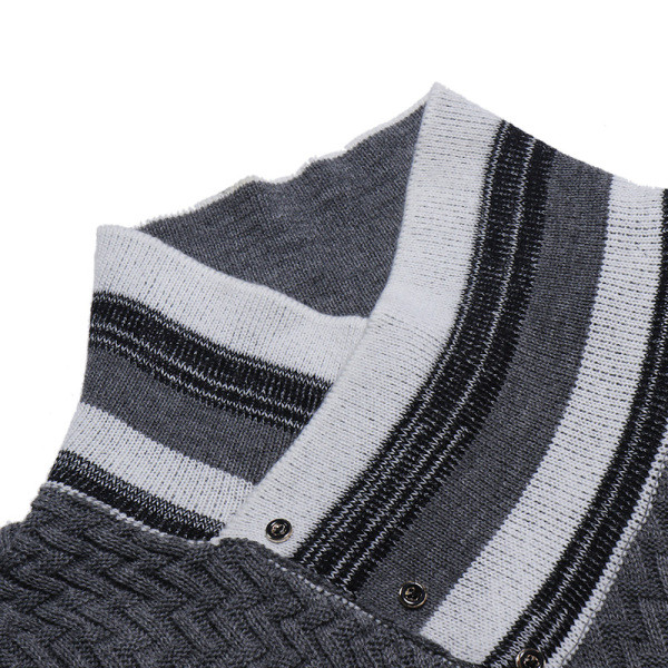 Modern férfi blúz modell gombokkal