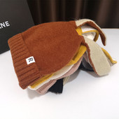 Kötött női sapka 3D elemmel, különböző színekben